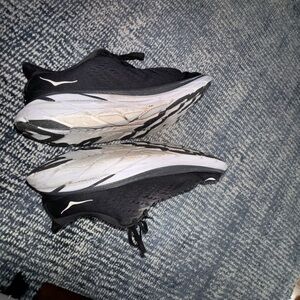 EXTREMELY WORN - Hoka Clifton 8